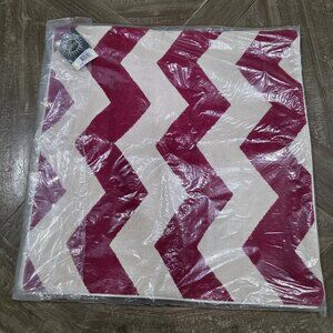 Red & Off-White  (2 Pillow Covers) NWT 22x22